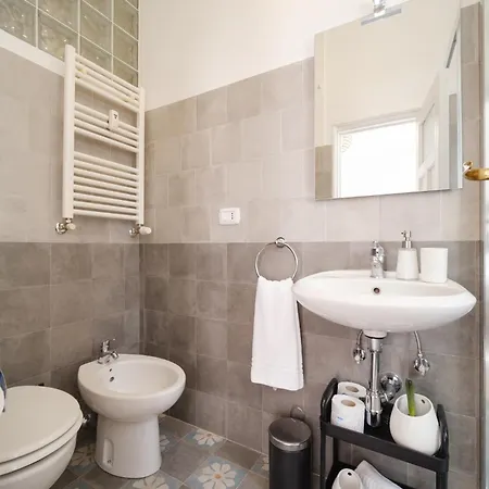 Vatican Domus By Buddyrent Apartment *